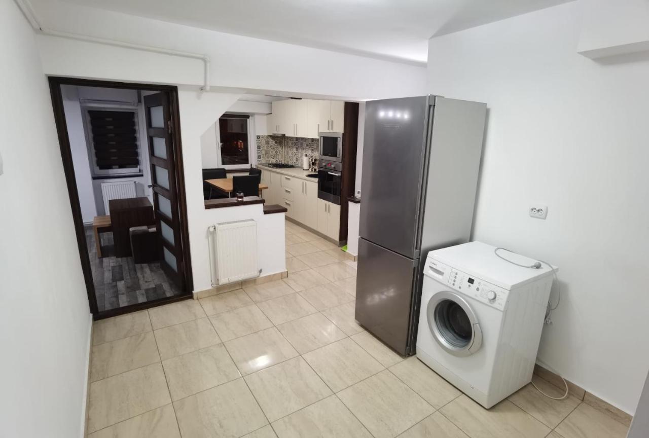 Apartament - Central Targu Jiu Bagian luar foto
