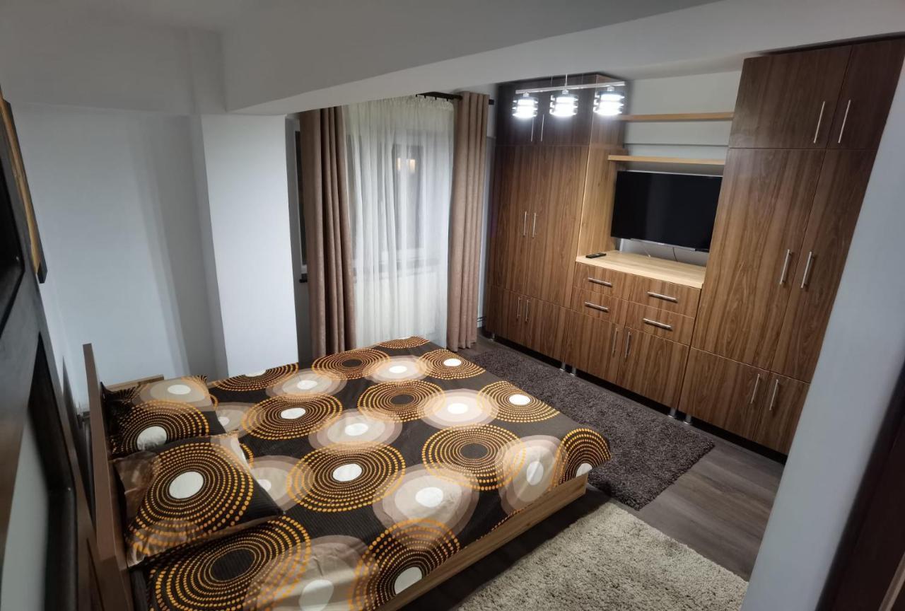 Apartament - Central Targu Jiu Bagian luar foto