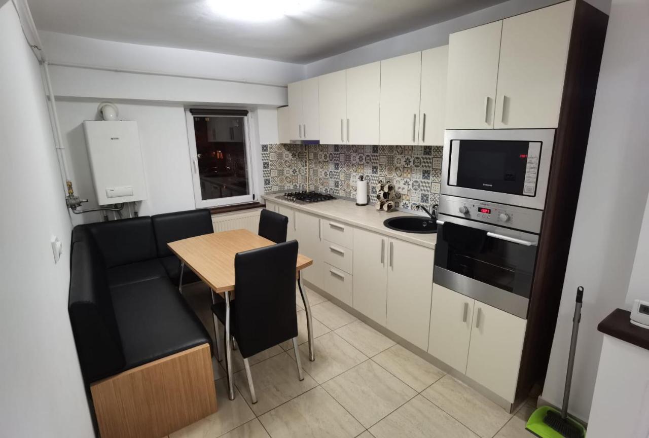 Apartament - Central Targu Jiu Bagian luar foto