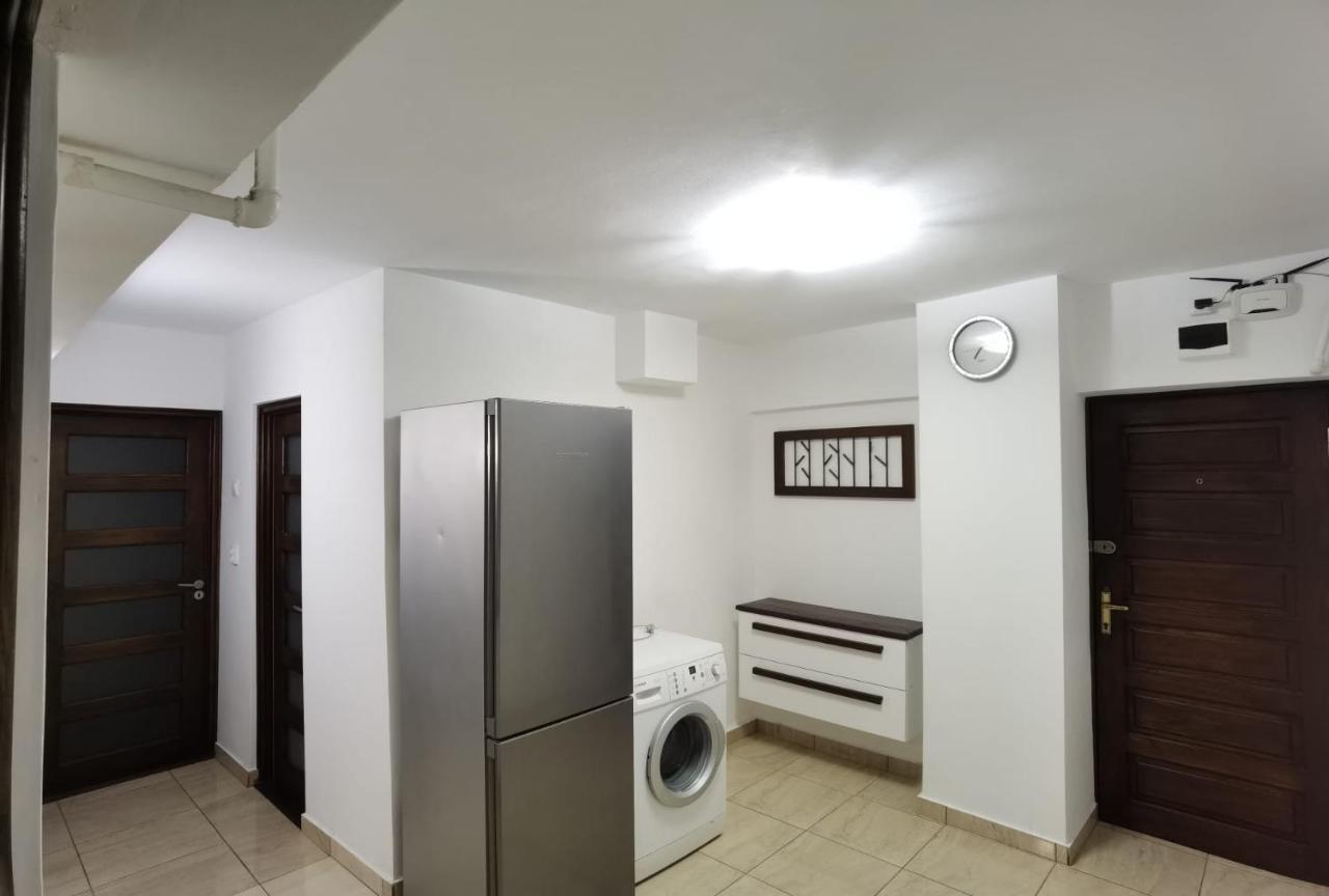 Apartament - Central Targu Jiu Bagian luar foto