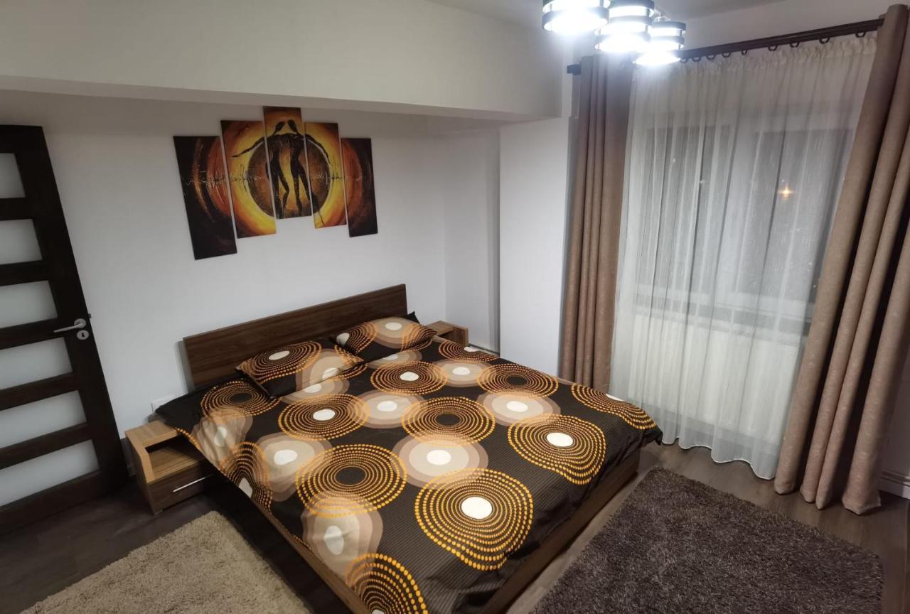 Apartament - Central Targu Jiu Bagian luar foto