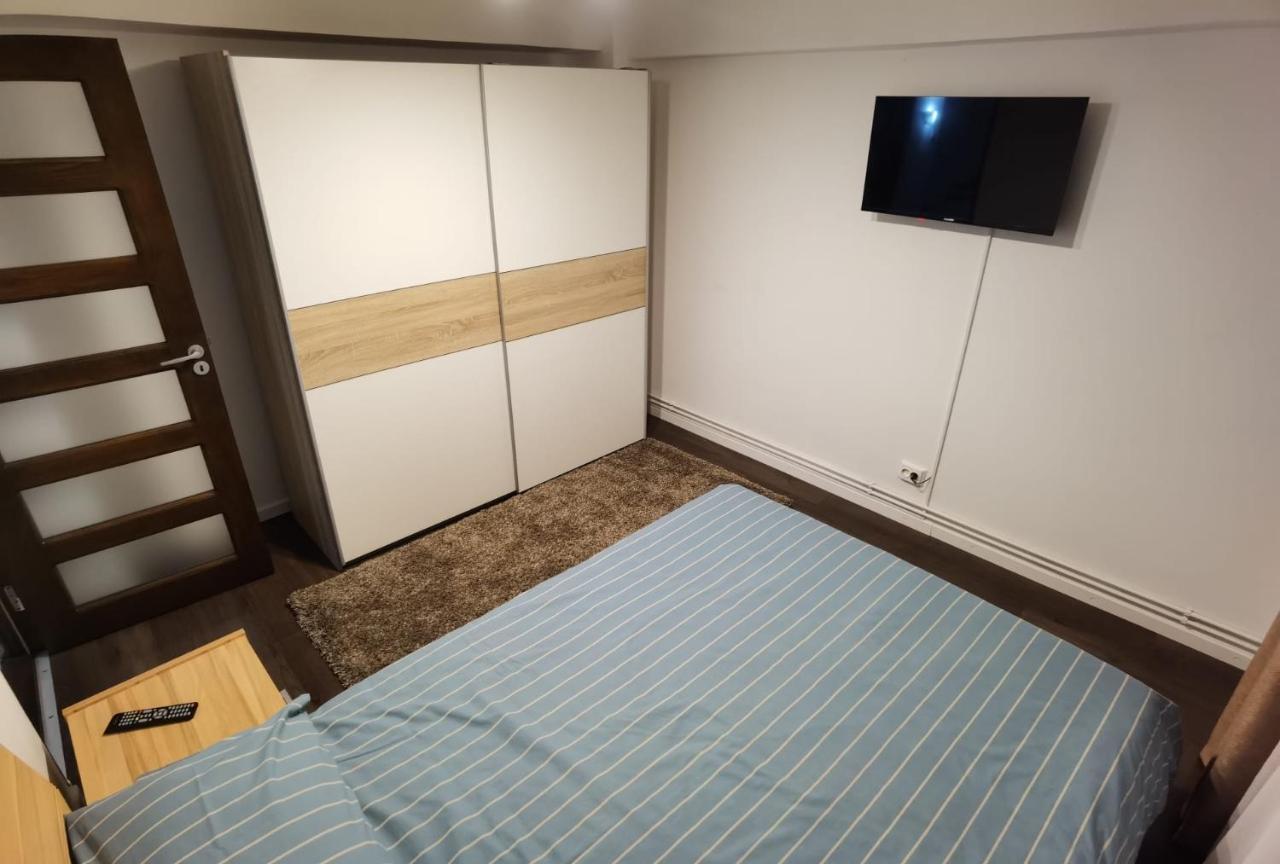 Apartament - Central Targu Jiu Bagian luar foto