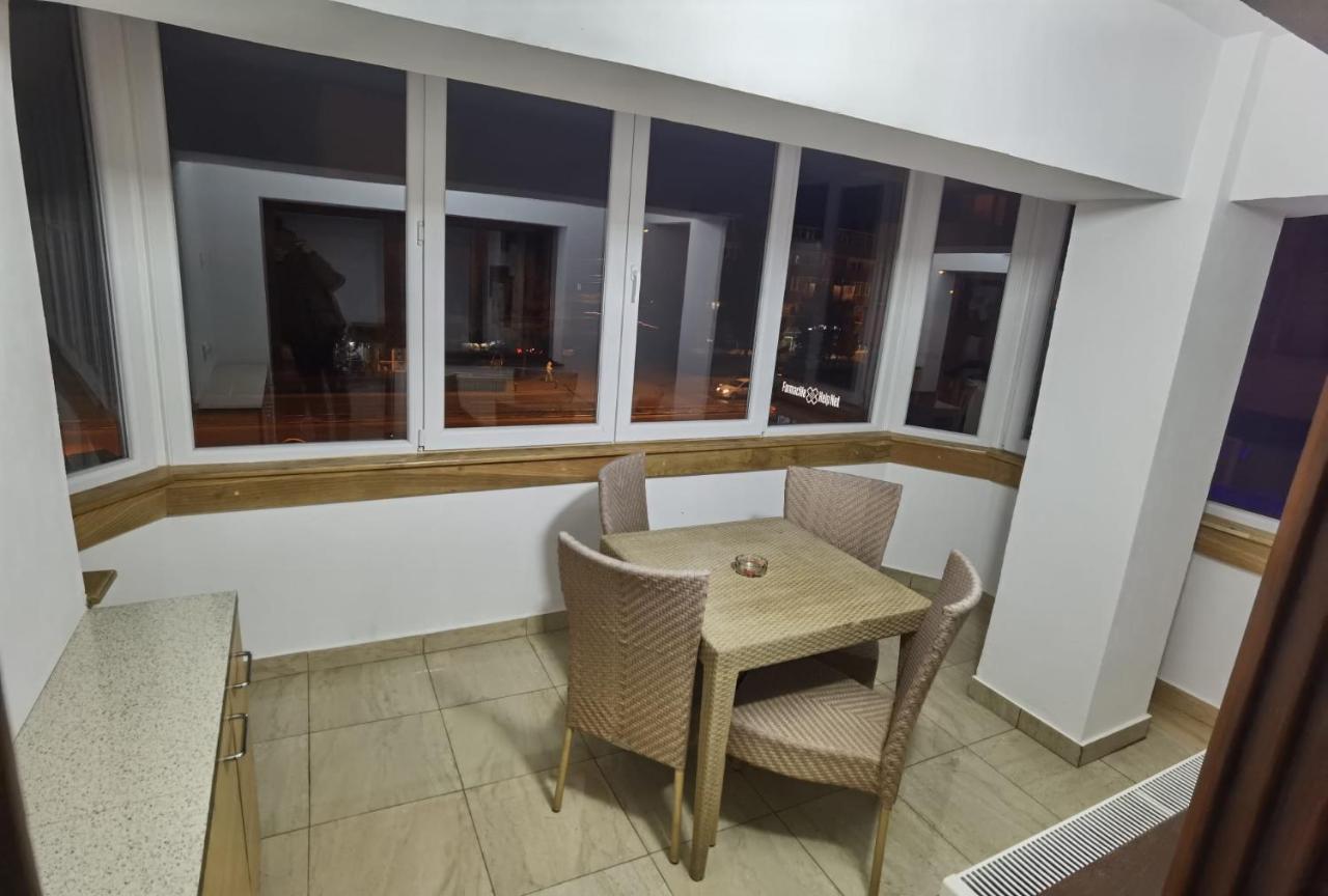 Apartament - Central Targu Jiu Bagian luar foto