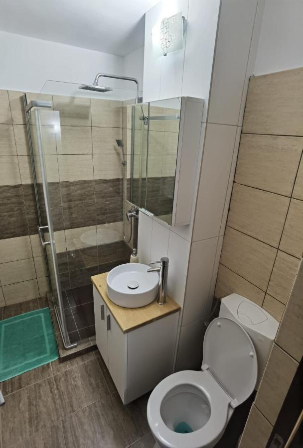 Apartament - Central Targu Jiu Bagian luar foto